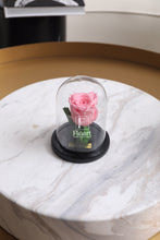 Charger l'image dans la galerie, fleurs séchées livraison cadeau cadeaux arrangement florale lys rose éternelle rose rouge fleuriste casablanca créations florales design floral décoration maison événements fleur éternelle rose immortelle éternelle rose rouge fleuriste sous cloche amour rose
