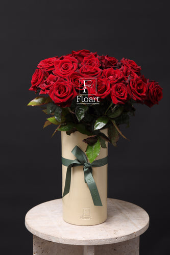 Rose rouge vase artisan fleuriste livraison de fleurs compositions florales love amour mariage wedding