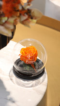 Charger l'image dans la galerie, fleurs séchées livraison cadeau cadeaux arrangement florale lys rose éternelle rose rouge fleuriste casablanca créations florales design floral décoration maison événements fleur éternelle rose immortelle éternelle rose rouge fleuriste sous cloche amour