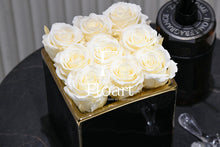 Charger l&#39;image dans la galerie, eternelles-roses-eternelles-box-floart-maroc-fleuriste-cadeau-corporate-flower-box-red-rouge-white-yellow-cloche-sous-cloche Rose blanche 
