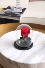 Charger l'image dans la galerie, fleurs séchées livraison cadeau cadeaux arrangement florale lys rose éternelle rose rouge fleuriste casablanca créations florales design floral décoration maison événements fleur éternelle rose immortelle éternelle rose rouge fleuriste sous cloche amour