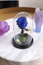 Charger l'image dans la galerie, fleurs séchées livraison cadeau cadeaux arrangement florale lys rose éternelle rose rouge fleuriste casablanca créations florales design floral décoration maison événements fleur éternelle rose immortelle éternelle rose rouge fleuriste sous cloche amour