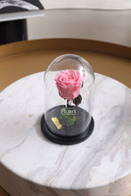 Charger l'image dans la galerie, fleurs séchées livraison cadeau cadeaux arrangement florale lys rose éternelle rose rouge fleuriste casablanca créations florales design floral décoration maison événements fleur éternelle rose immortelle éternelle rose rouge fleuriste sous cloche amour