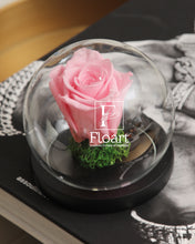 Charger l'image dans la galerie, fleurs séchées livraison cadeau cadeaux arrangement florale lys rose éternelle rose rouge fleuriste casablanca créations florales design floral décoration maison événements fleur éternelle rose immortelle éternelle rose rouge fleuriste sous cloche amour