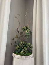 Charger l'image dans la galerie, Création florale artificielle hortensias vertes
