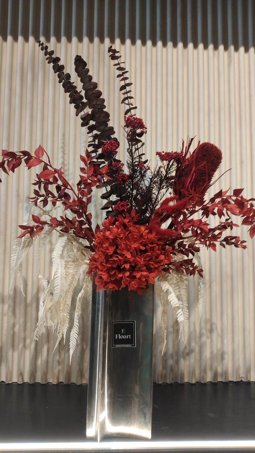 Création florale séchée rouge et bordeaux