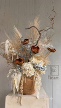 Charger l'image dans la galerie, Composition Florale « Nuage Cuivré » en Pot Terre Cuite Artisanale
