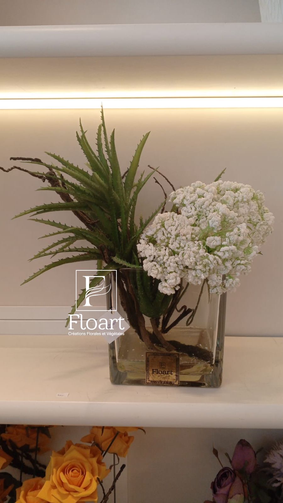 Composition florale artificielle blanche illusion