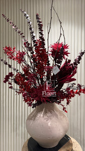 Création florale séchée rouge