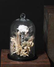 Charger l'image dans la galerie, Rose éternelle blanche sous cloche de verre Jardin Enchanté Floart Maroc
