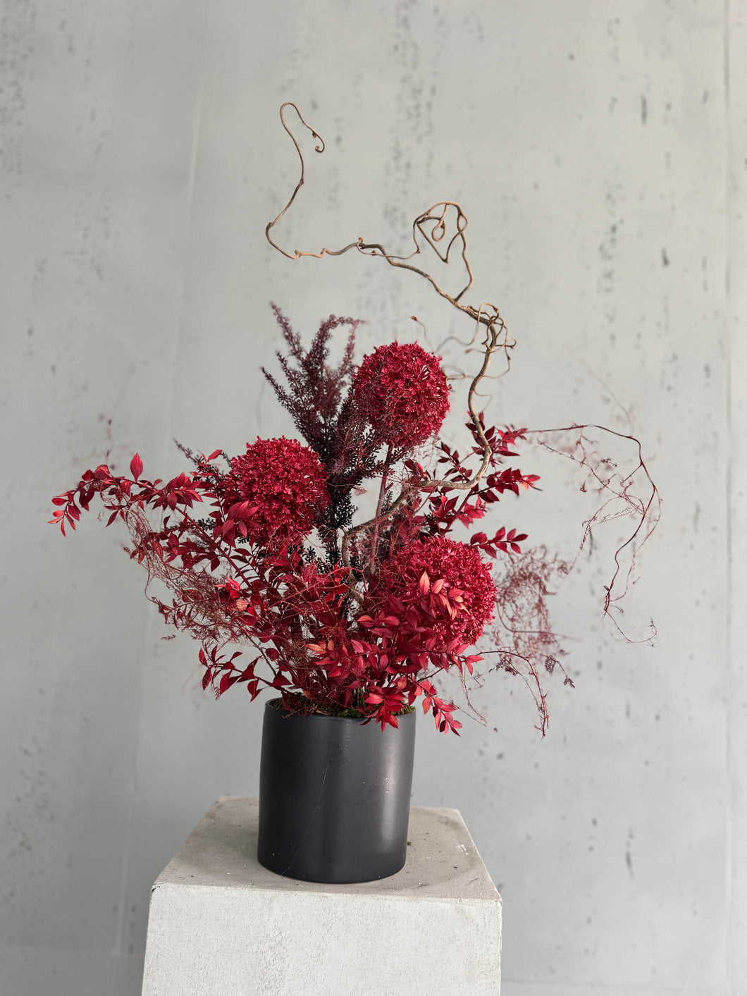Création florale artificielle rouge