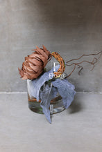 Charger l&#39;image dans la galerie, Composition florale artificielle taupe
