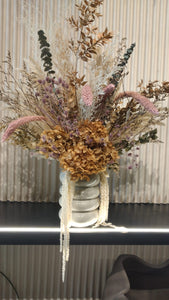 Création florale séchée aux tons pastels